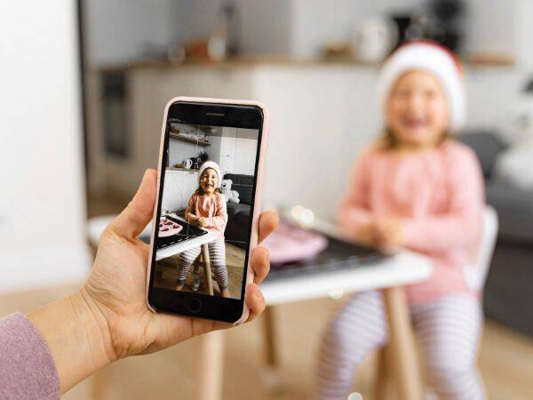 Fotografowanie dzieci z telefonem - poradnik dla rodziców